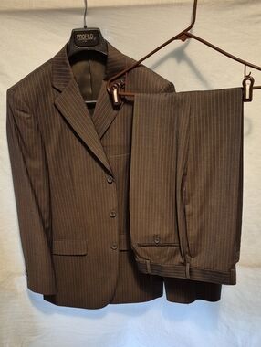 Men's Brown Pinstripe Two-Piece Suit - Classic Tailored Style Size 37R/31W